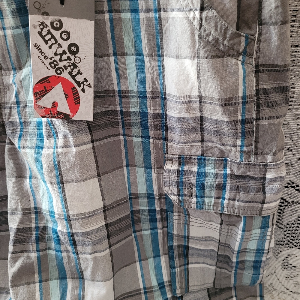 New with tags Airwalk Men's plaid shorts with gray belt Waist- 36.
